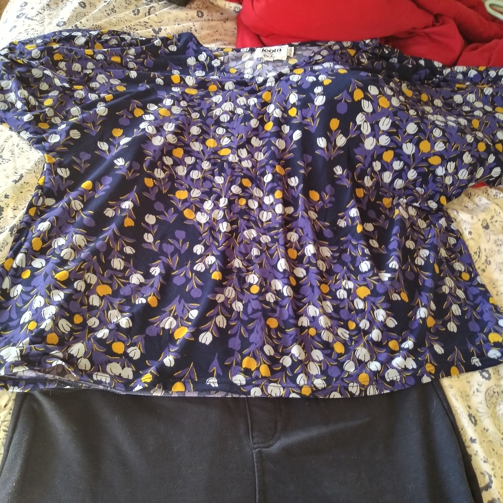 Blue and yellow flower pattern leota shirt
